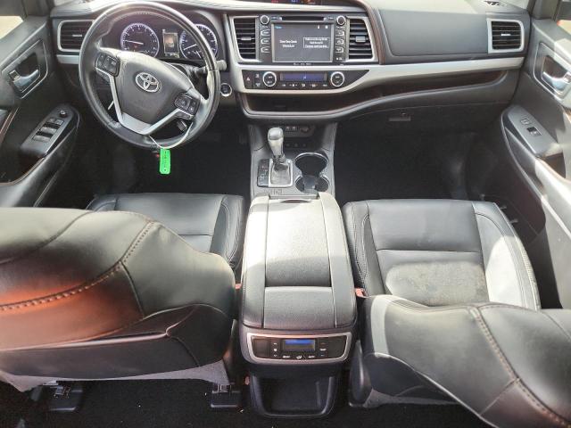 Photo 8 from auction – 2018 TOYOTA HIGHLANDER with VIN 5TDJZRFH5JS870997