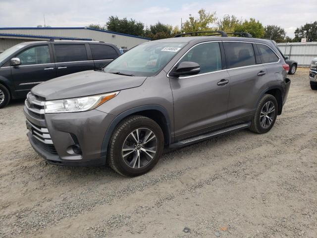 TOYOTA HIGHLANDER LE 2017 with VIN 5TDBZRFHXHS452840 - Photo from auction