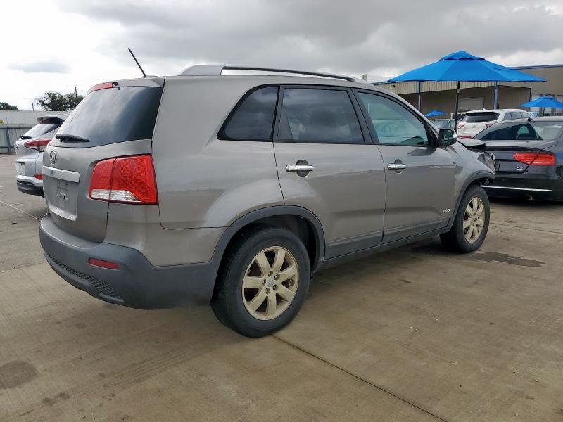 Photo 3 from auction – 2013 KIA SORENTO LX with VIN 5XYKTDA26DG338929