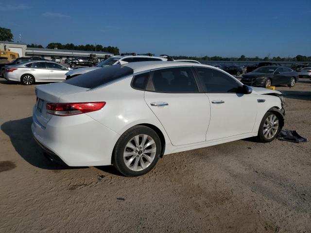 Photo 3 from auction – 2017 KIA OPTIMA LX with VIN 5XXGT4L33HG124048