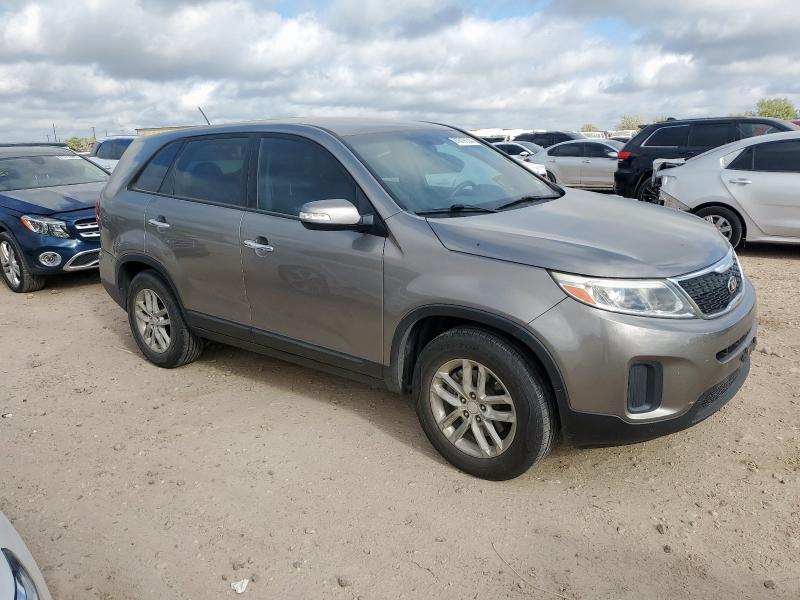 Photo 4 from auction – 2015 KIA SORENTO LX with VIN 5XYKT3A67FG652136