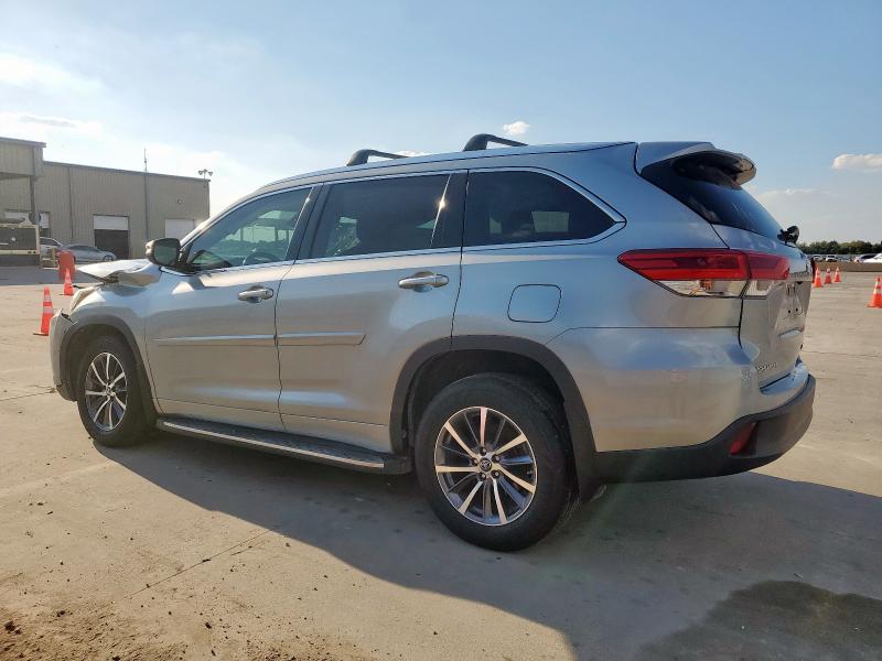 Photo 2 from auction – 2017 TOYOTA HIGHLANDER SE with VIN 5TDJZRFH4HS459228