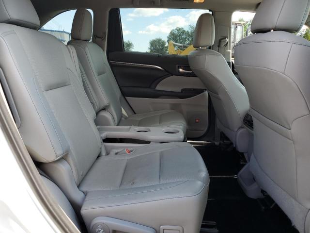 Photo 11 from auction – 2016 TOYOTA HIGHLANDER with VIN 5TDDKRFH9GS277072