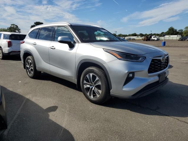 Photo 4 from auction – 2021 TOYOTA HIGHLANDER with VIN 5TDGZRBH7MS558099