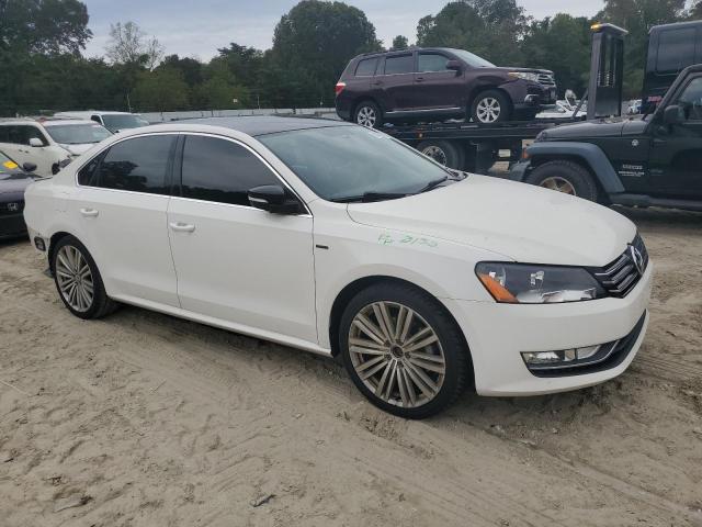 Photo 4 from auction – 2015 VOLKSWAGEN PASSAT SE with VIN 1VWBT7A34FC021794