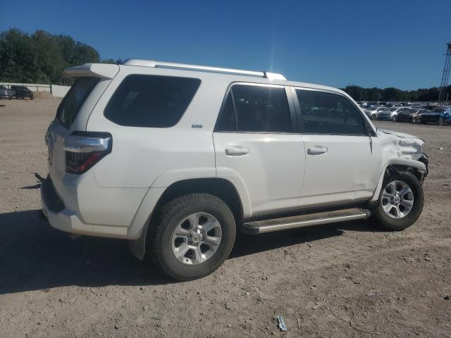 Photo 3 from auction – 2014 TOYOTA 4RUNNER SR with VIN JTEBU5JR7E5190585