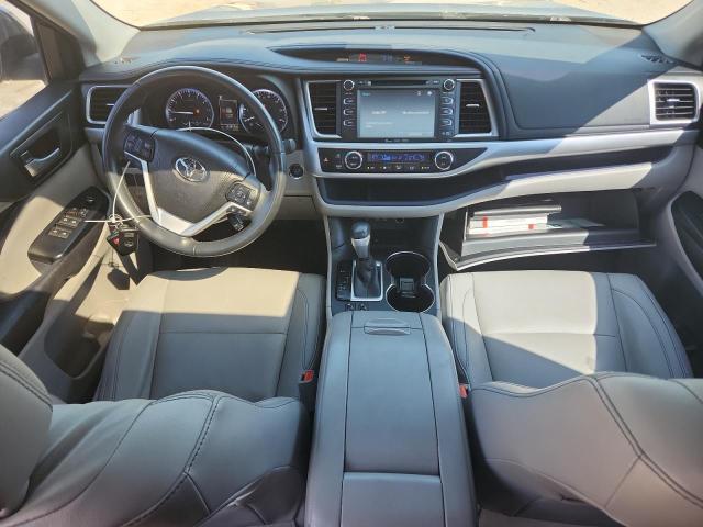 Photo 8 from auction – 2017 TOYOTA HIGHLANDER with VIN 5TDKZRFH4HS512756
