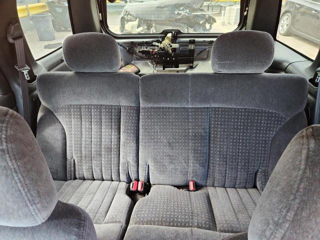 Photo 10 from auction – 2001 CHEVROLET BLAZER with VIN 1GNDT13W712177561