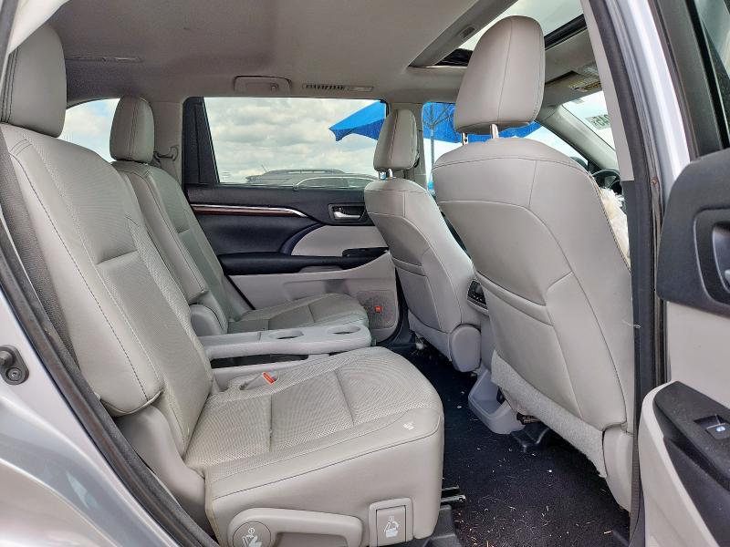 Photo 11 from auction – 2015 TOYOTA HIGHLANDER with VIN 5TDDCRFH9FS013703