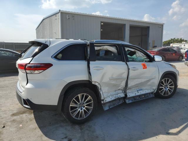 Photo 3 from auction – 2017 TOYOTA HIGHLANDER with VIN 5TDDZRFH0HS370544
