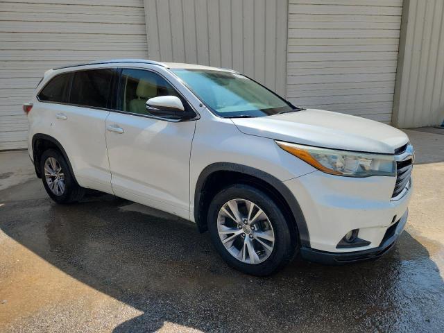 Photo 4 from auction – 2015 TOYOTA HIGHLANDER XLE with VIN 5TDJKRFH7FS124272
