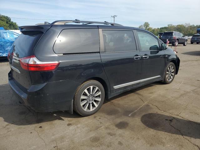 Photo 3 from auction – 2018 TOYOTA SIENNA XLE with VIN 5TDDZ3DC3JS194793