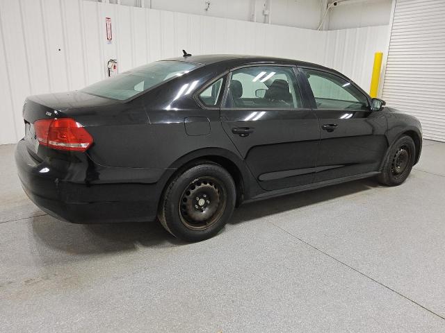 Photo 3 from auction – 2014 VOLKSWAGEN PASSAT S with VIN 1VWAS7A35EC114904