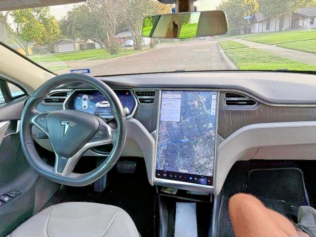 Photo 9 from auction – 2013 TESLA MODEL S with VIN 5YJSA1CG3DFP13132