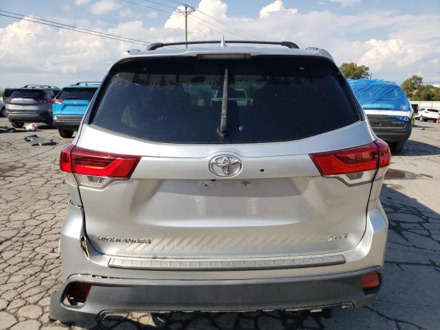 Photo 6 from auction – 2018 TOYOTA HIGHLANDER SE with VIN 5TDKZRFH5JS528230