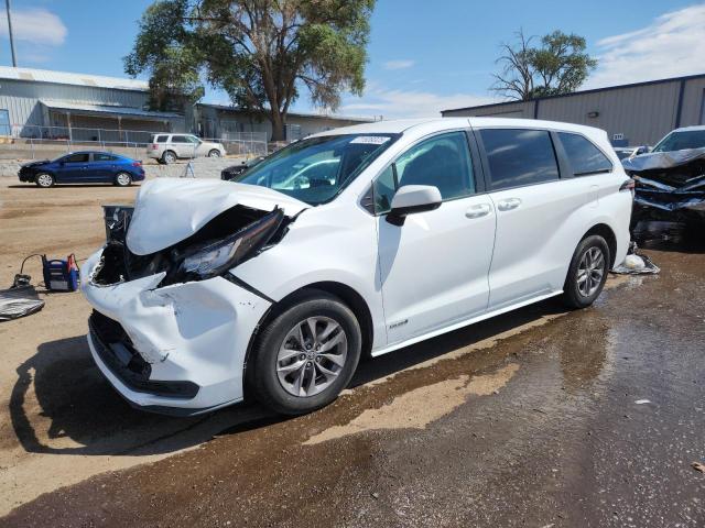 TOYOTA SIENNA LE 2021 with VIN 5TDKRKEC7MS004868 - Photo from auction