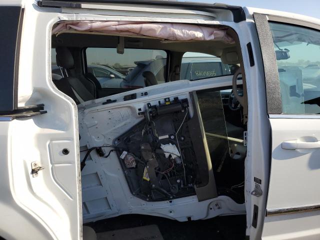 Photo 10 from auction – 2015 CHRYSLER TOWN & COU with VIN 2C4RC1BG3FR545204
