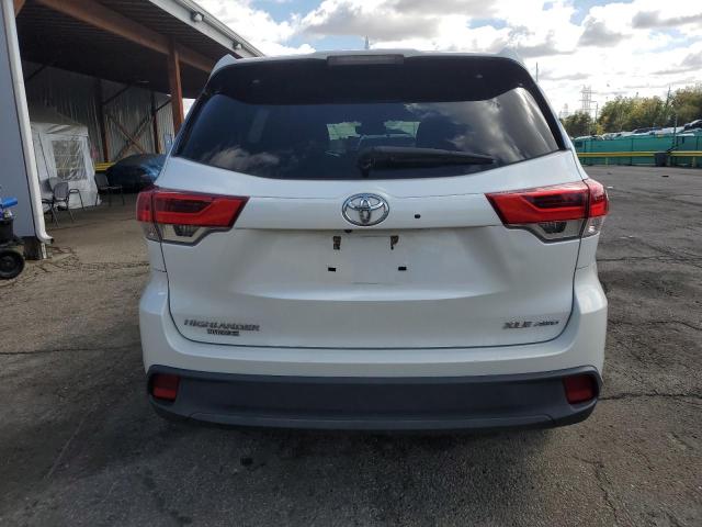 Photo 6 from auction – 2017 TOYOTA HIGHLANDER SE with VIN 5TDJZRFH2HS462192