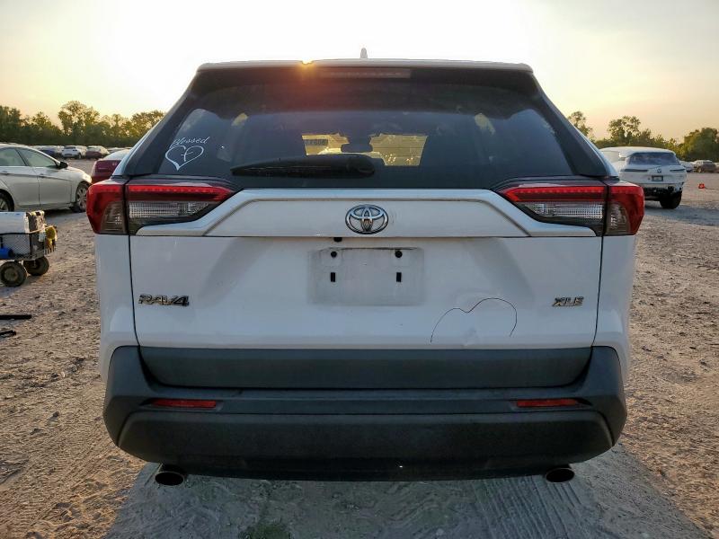Photo 6 from auction – 2019 TOYOTA RAV4 XLE with VIN 2T3W1RFV3KC010987