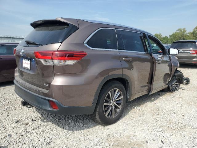 Photo 3 from auction – 2017 TOYOTA HIGHLANDER SE with VIN 5TDKZRFH2HS188111