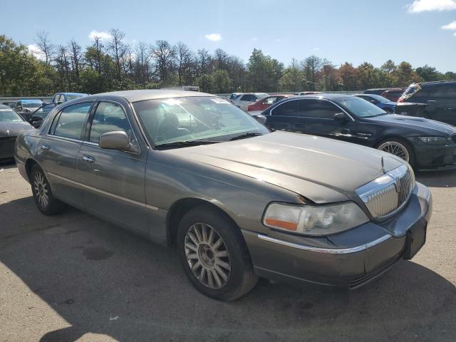 Photo 4 from auction – 2004 LINCOLN TOWN CAR with VIN 1LNHM83W54Y640083