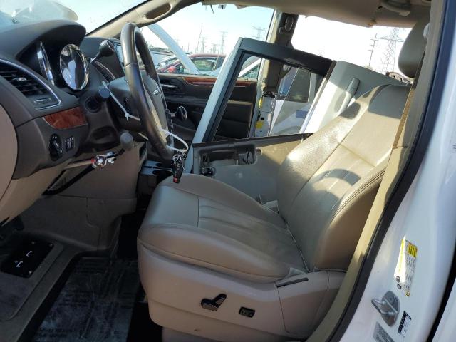 Photo 7 from auction – 2015 CHRYSLER TOWN & COU with VIN 2C4RC1BG3FR545204