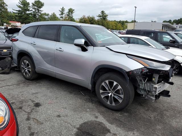 Photo 4 from auction – 2022 TOYOTA HIGHLANDER with VIN 5TDHZRBH9NS581597