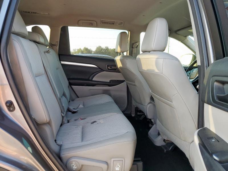 Photo 11 from auction – 2017 TOYOTA HIGHLANDER with VIN 5TDZZRFHXHS233052