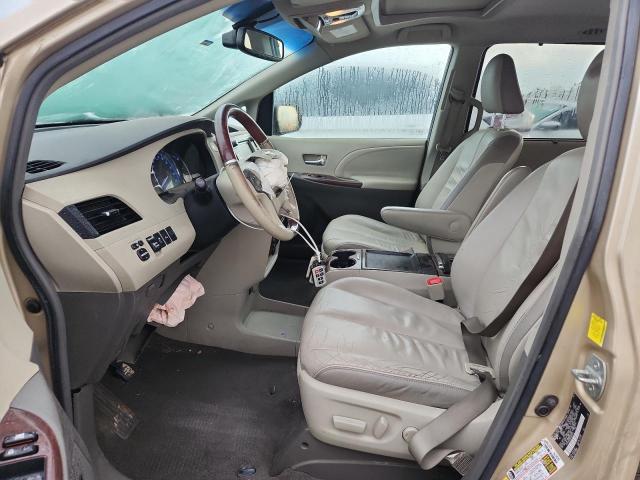 Photo 7 from auction – 2011 TOYOTA SIENNA XLE with VIN 5TDYK3DC6BS029912