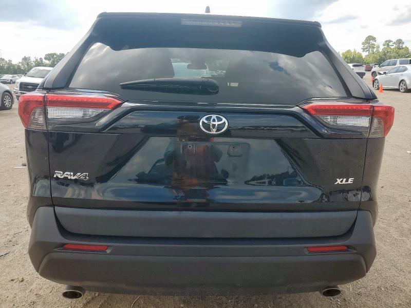 Photo 6 from auction – 2022 TOYOTA RAV4 XLE with VIN 2T3W1RFVXNW192061