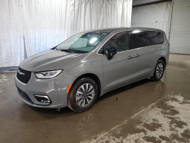 CHRYSLER PACIFICA HYBRID SELECT 2025 with VIN 2C4RC1S7XSR572152 - Photo from auction