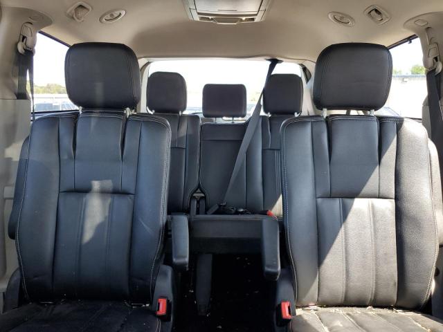 Photo 10 from auction – 2016 CHRYSLER TOWN & COU with VIN 2C4RC1BG6GR200704