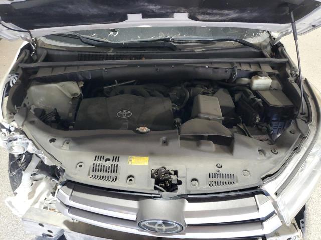 Photo 12 from auction – 2018 TOYOTA HIGHLANDER SE with VIN 5TDJZRFH3JS877401