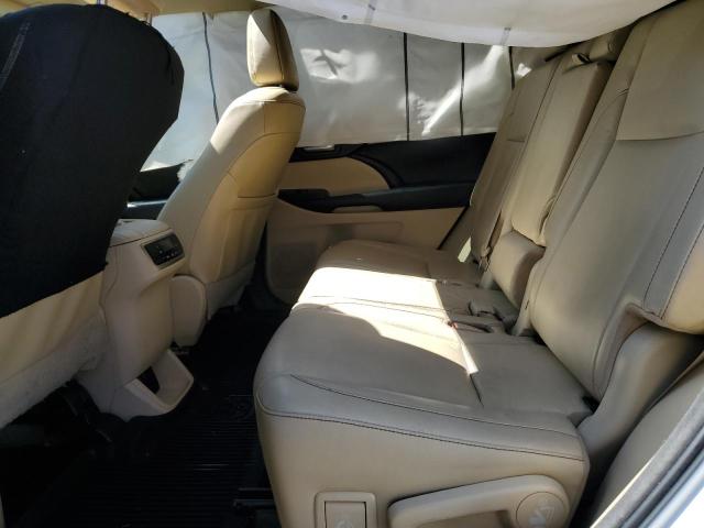 Photo 11 from auction – 2018 TOYOTA HIGHLANDER SE with VIN 5TDJZRFH8JS810941