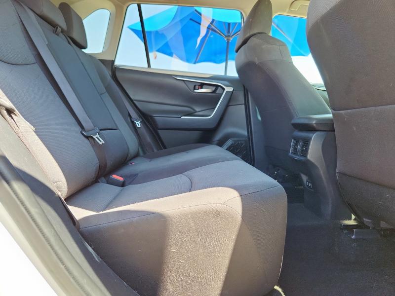 Photo 11 from auction – 2020 TOYOTA RAV4 XLE with VIN JTMP1RFV0LD529867