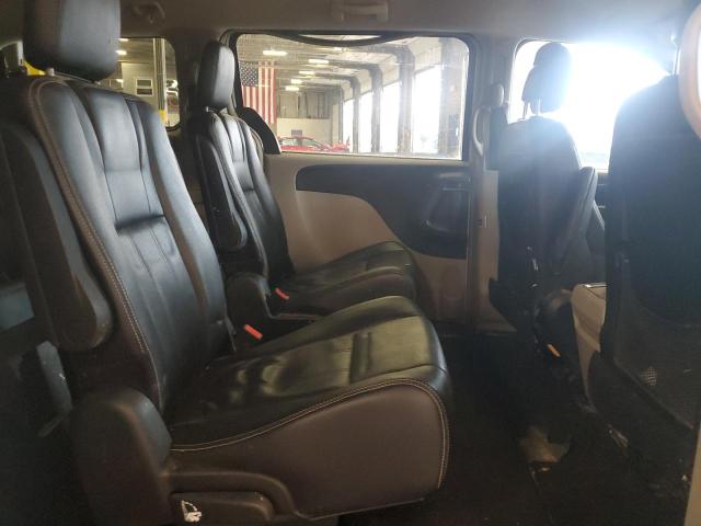 Photo 11 from auction – 2015 CHRYSLER TOWN & COU with VIN 2C4RC1BG1FR560817