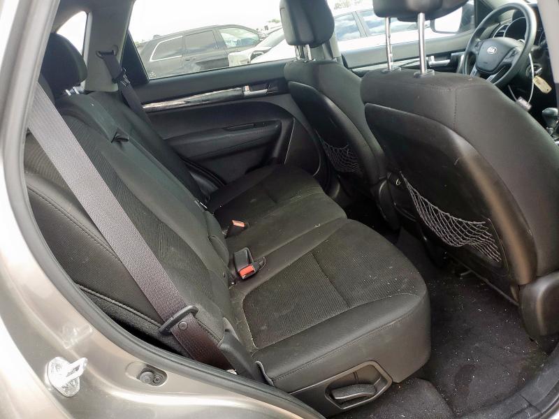 Photo 11 from auction – 2015 KIA SORENTO LX with VIN 5XYKT3A67FG652136