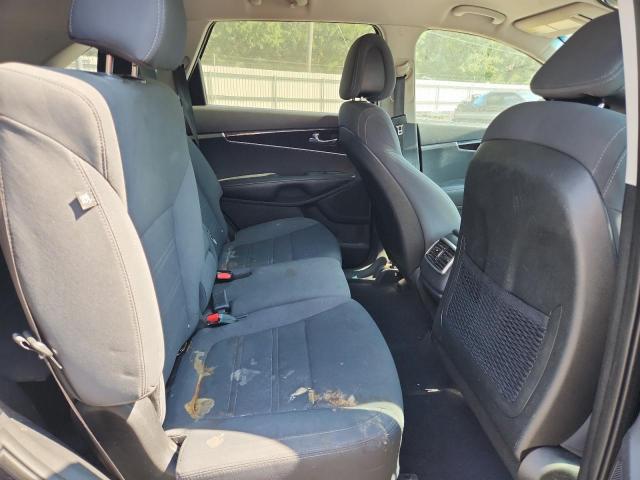 Photo 11 from auction – 2016 KIA SORENTO LX with VIN 5XYPG4A38GG186692