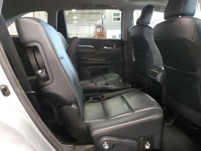 Photo 11 from auction – 2017 TOYOTA HIGHLANDER with VIN 5TDDZRFH4HS376346