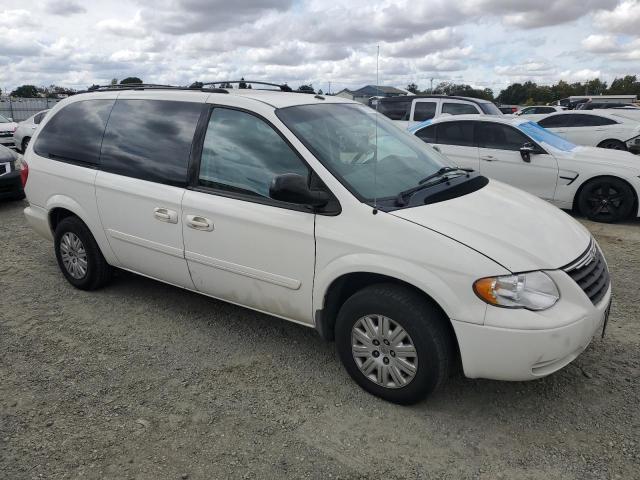 Photo 4 from auction – 2006 CHRYSLER TOWN & COU with VIN 2A4GP44R06R690108