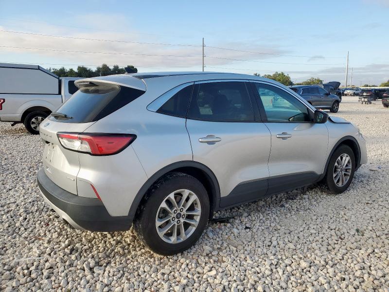 Photo 3 from auction – 2020 FORD ESCAPE SE with VIN 1FMCU0G65LUA11385