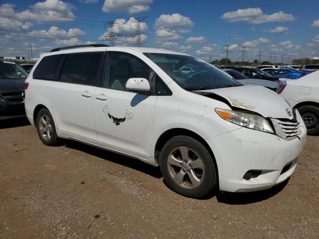 Photo 4 from auction – 2015 TOYOTA SIENNA LE with VIN 5TDKK3DC9FS597518