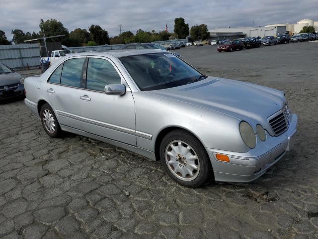 Photo 4 from auction – 2000 MERCEDES-BENZ E 320 with VIN WDBJF65J6YB098733