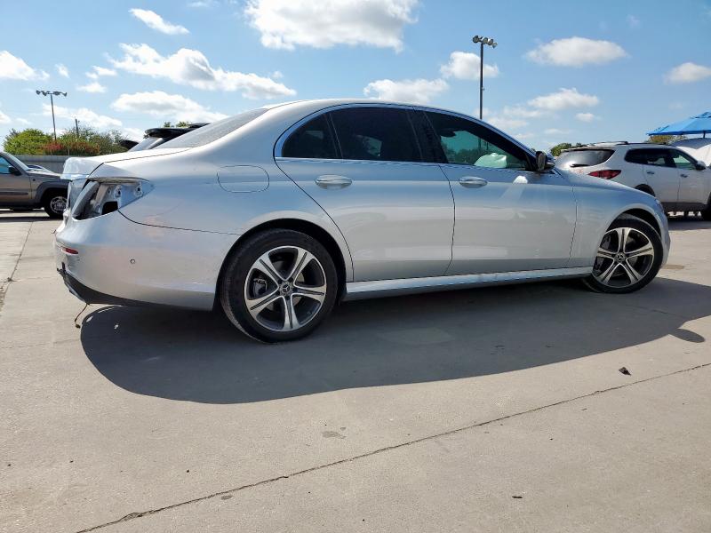 Photo 3 from auction – 2017 MERCEDES-BENZ E 300 with VIN WDDZF4JB2HA275846
