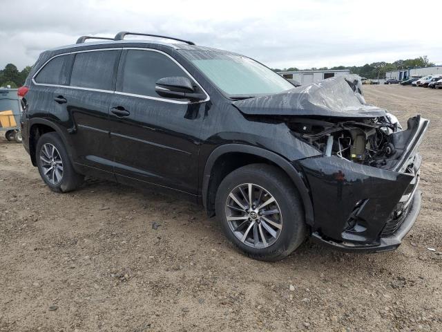 Photo 4 from auction – 2018 TOYOTA HIGHLANDER with VIN 5TDKZRFH8JS534541