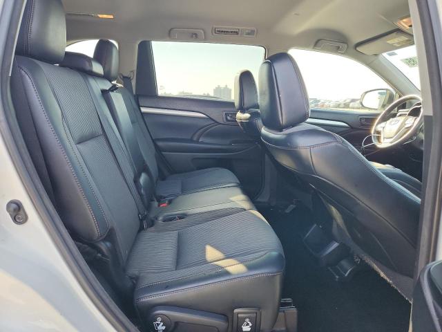 Photo 11 from auction – 2016 TOYOTA HIGHLANDER with VIN 5TDZKRFH8GS182279