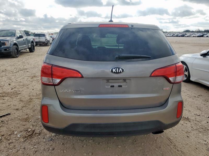 Photo 6 from auction – 2015 KIA SORENTO LX with VIN 5XYKT3A67FG652136