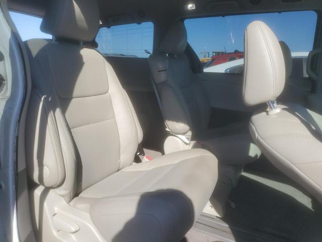 Photo 11 from auction – 2017 TOYOTA SIENNA XLE with VIN 5TDYZ3DC6HS879995