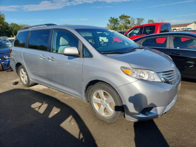 Photo 4 from auction – 2015 TOYOTA SIENNA LE with VIN 5TDKK3DC8FS638172