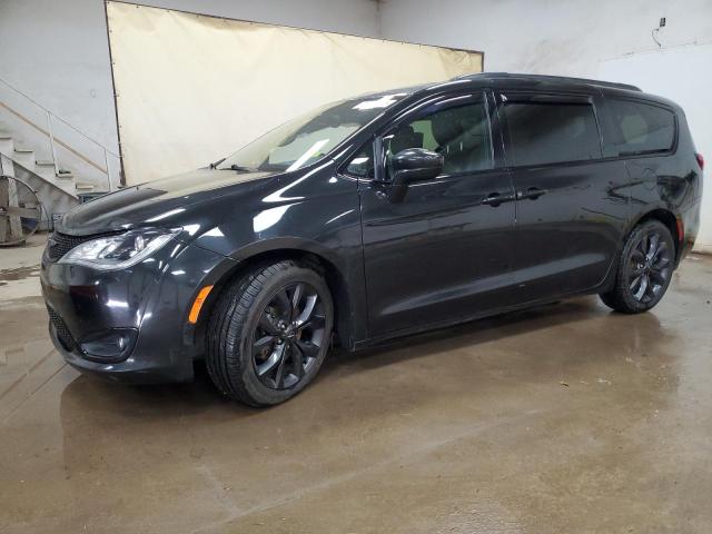 CHRYSLER PACIFICA T 2018 with VIN 2C4RC1EG6JR273168 - Photo from auction